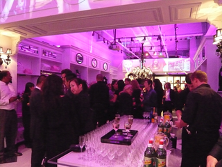 Illustration for article titled Hello Kitty & Random Celebs Get Catty At Sanrio Luxe Store Opening